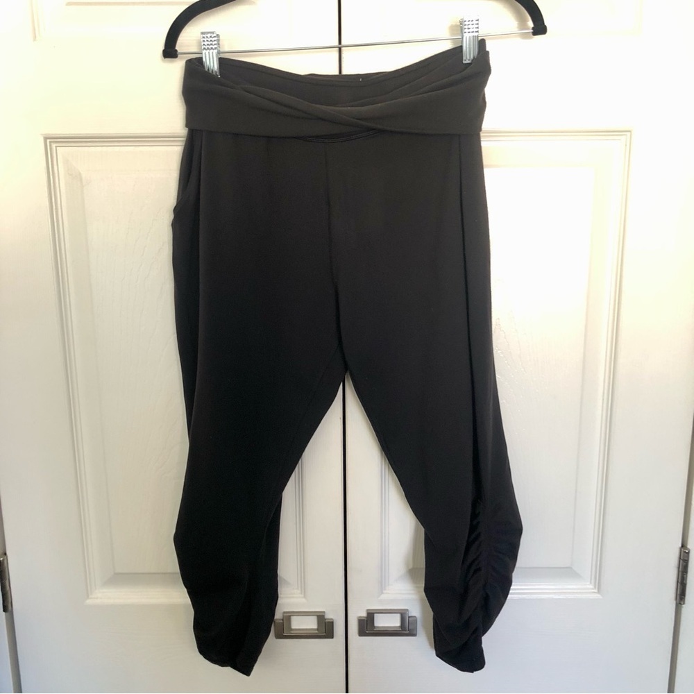 lululemon Black Cross Foldover Waistband Ruched Crop Leggings Size 8